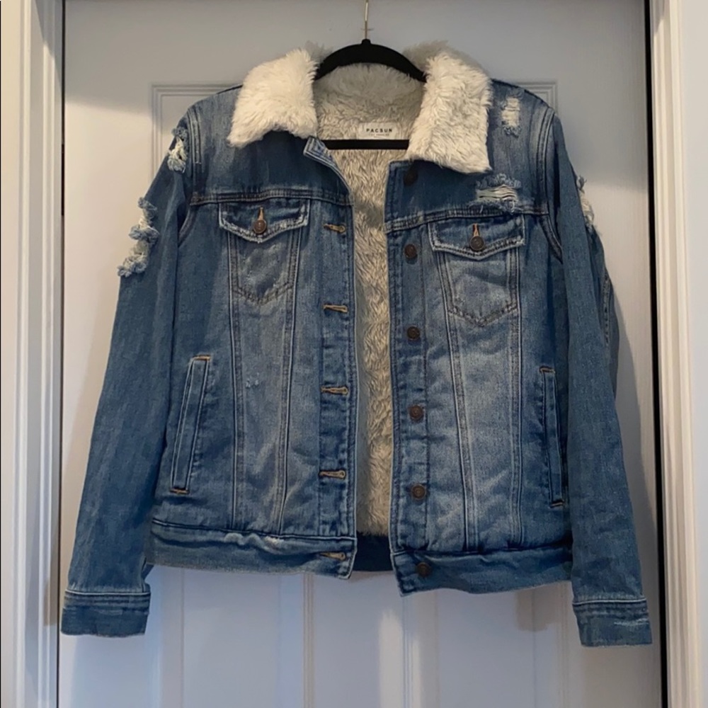 Classic denim jacket with a faux shearling twist